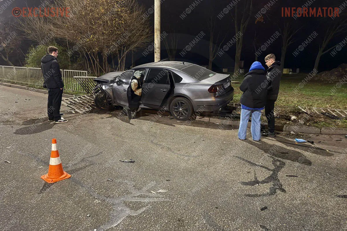 Volkswagen зніс паркан