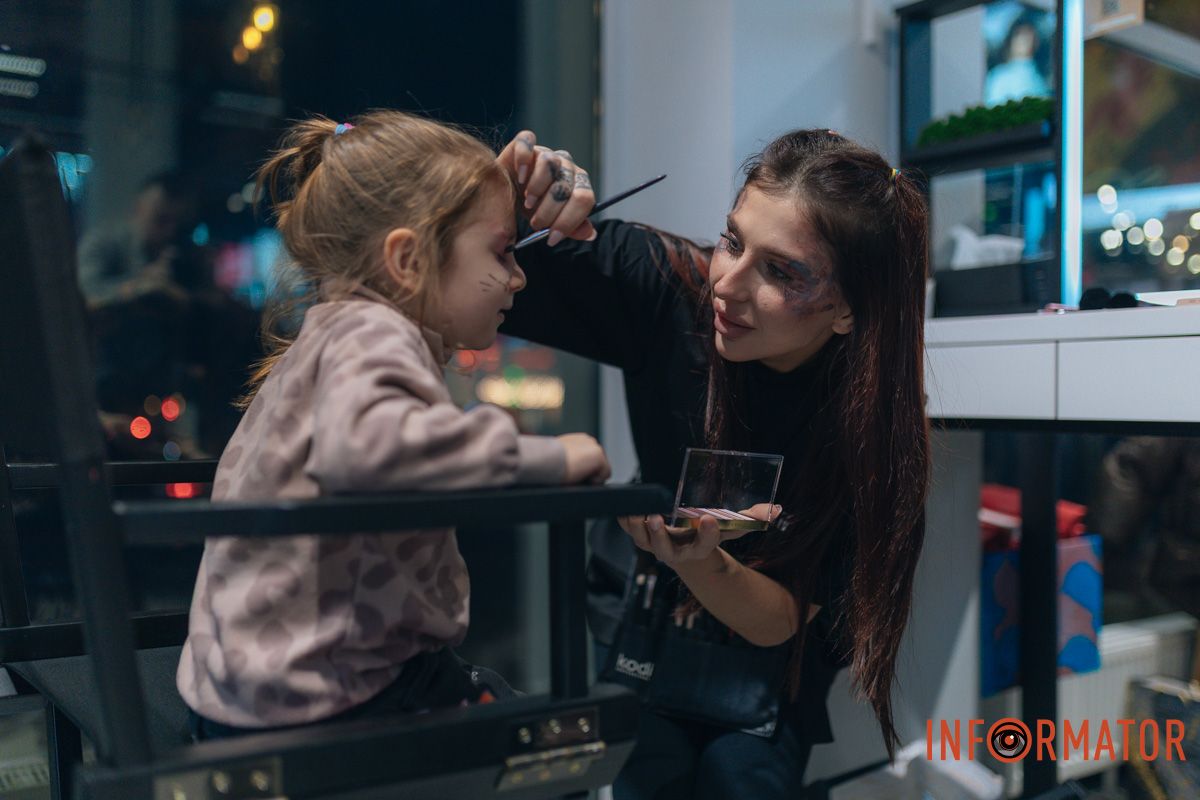 Уникальный концепт, премиальные средства и бьюти-гаджеты: в Днепре открыли магазин EVA BEAUTY 7