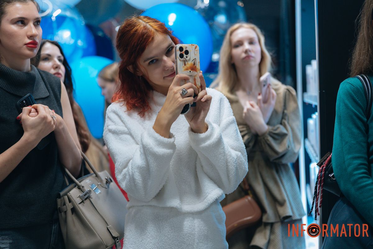 Уникальный концепт, премиальные средства и бьюти-гаджеты: в Днепре открыли магазин EVA BEAUTY 18