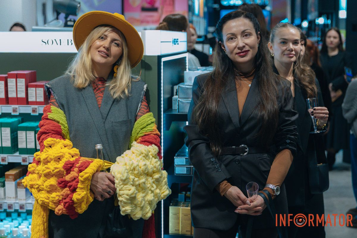 Уникальный концепт, премиальные средства и бьюти-гаджеты: в Днепре открыли магазин EVA BEAUTY 20