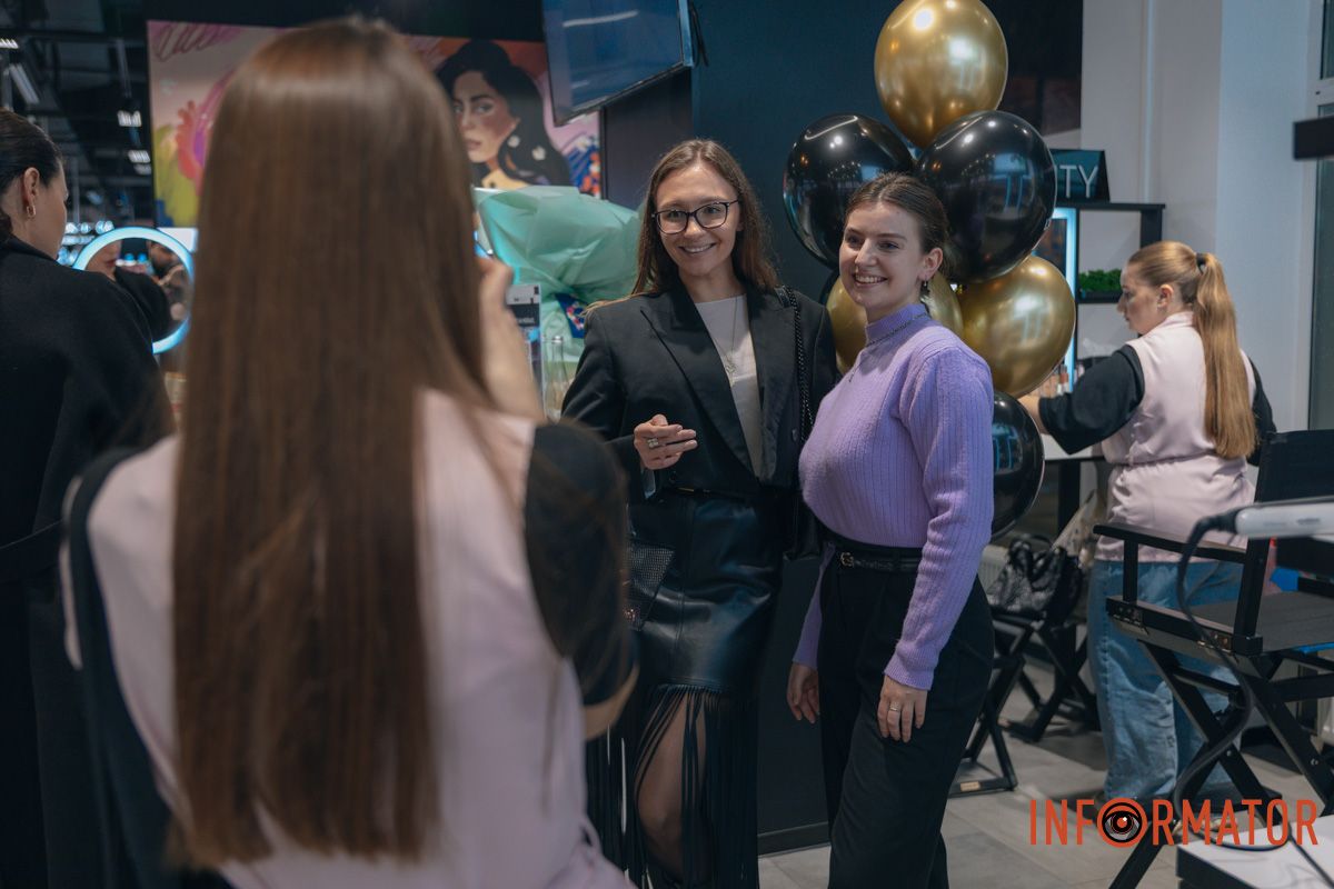 Уникальный концепт, премиальные средства и бьюти-гаджеты: в Днепре открыли магазин EVA BEAUTY 22