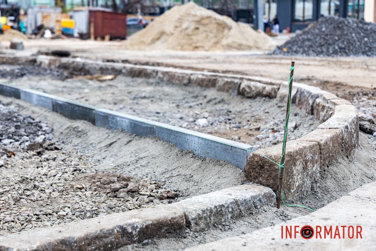 Як повідомили Urban Dnipro, це місце давно потребувало змін, адже тут масово переходять дорогу У Дніпрі біля ТРК «МОСТ-Сіті» влаштовують антикишеню: як вона виглядає 4