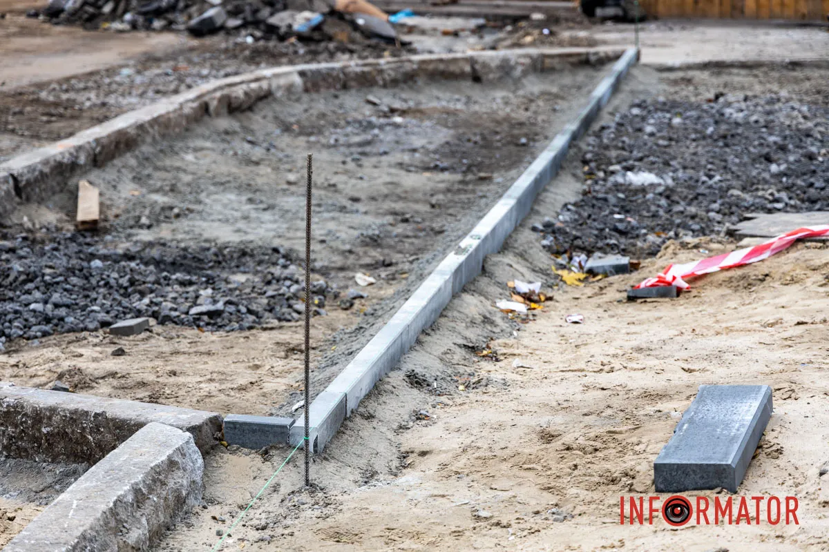 У Дніпрі почали робити антикишеню У Дніпрі біля ТРК «МОСТ-Сіті» влаштовують антикишеню: як вона виглядає 10