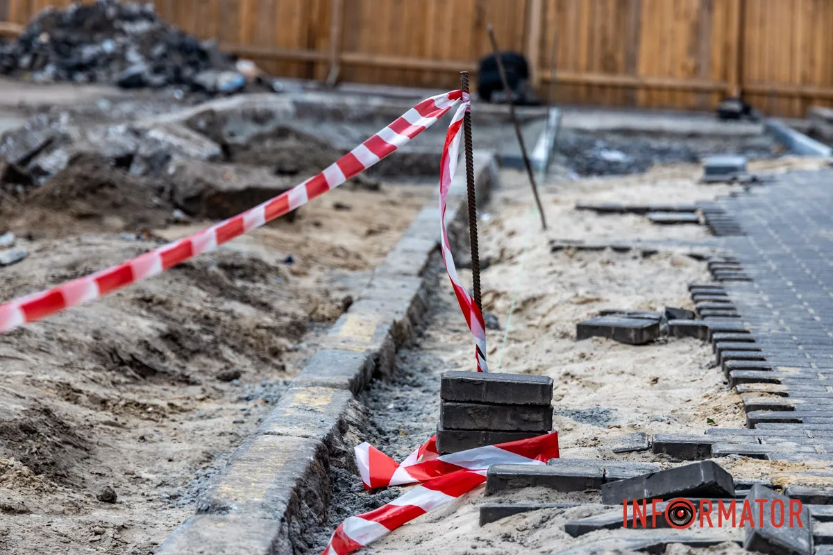 У Дніпрі біля перехрестя Великого та Харківської облаштовують антикишеню У Дніпрі біля ТРК «МОСТ-Сіті» влаштовують антикишеню: як вона виглядає 12