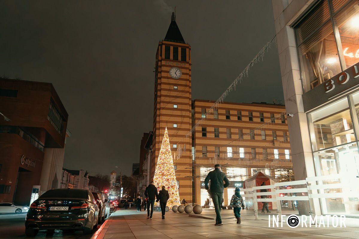 А й не скажеш, що навкруги відсутнє світло А й не скажеш, що навкруги відсутнє світло