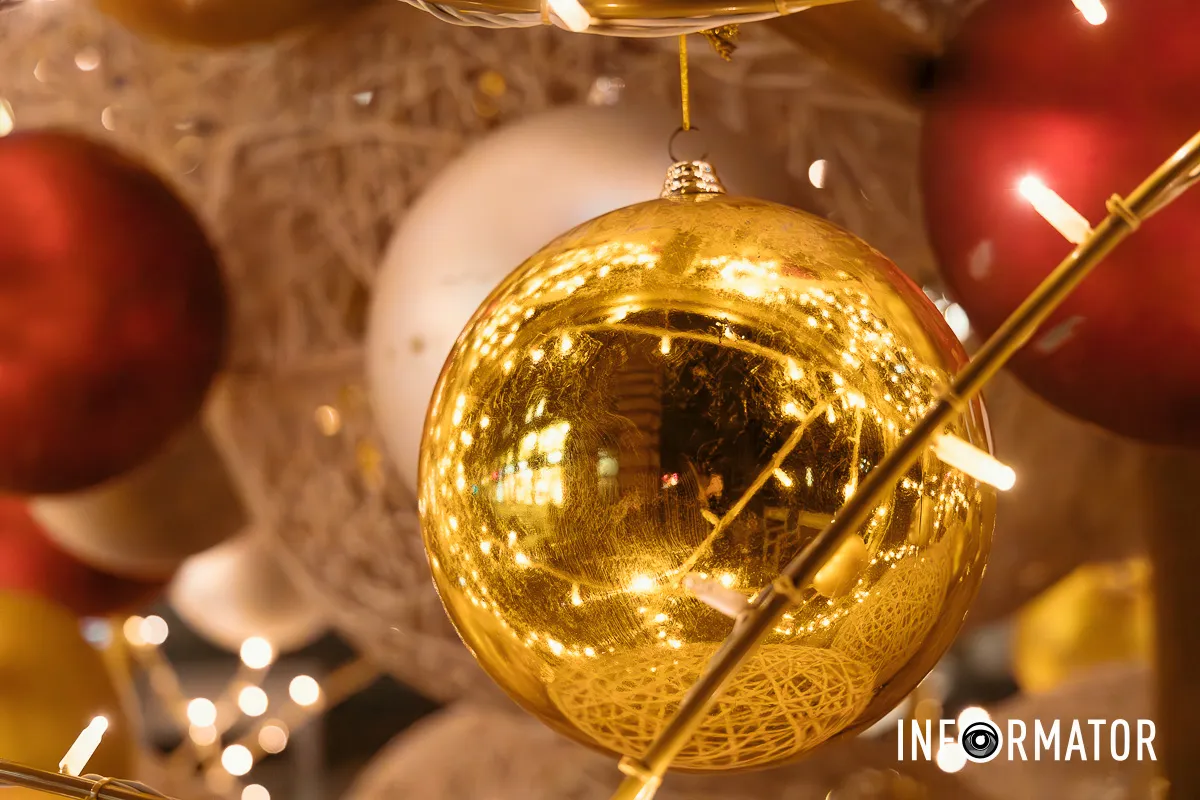 Ніби інша реальність по іншу сторону кульки Ніби інша реальність по іншу сторону кульки