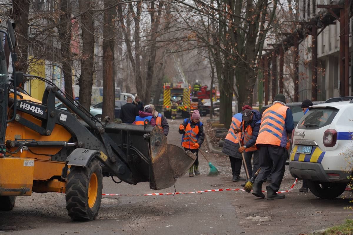 Комунальники за роботою