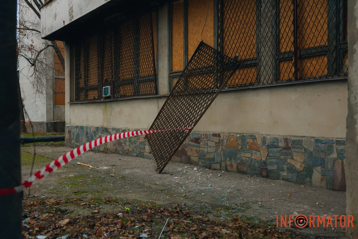 Всюди вибиті шибки: як Дніпро оговтується після ранкового «прильоту» балістики 34