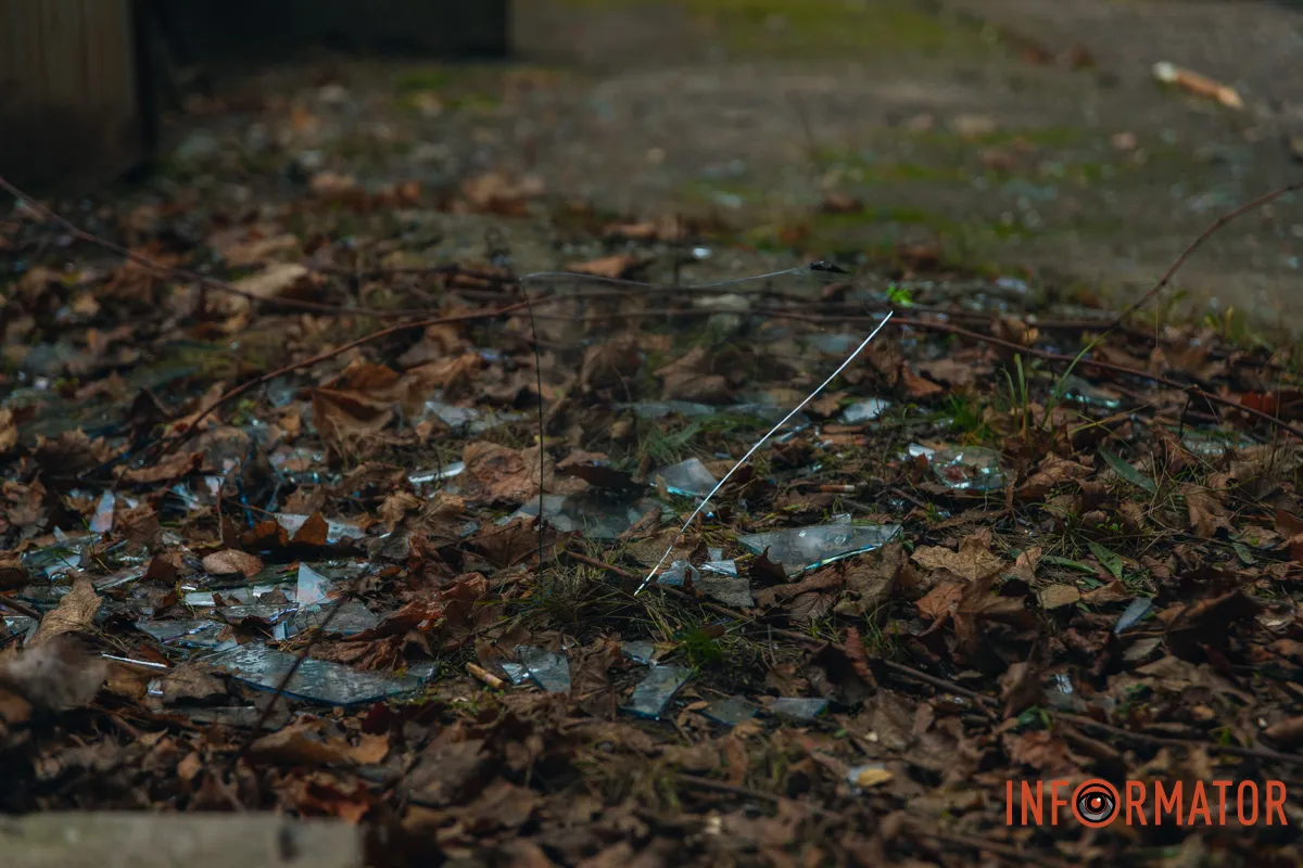 Всюди вибиті шибки: як Дніпро оговтується після ранкового «прильоту» балістики 32
