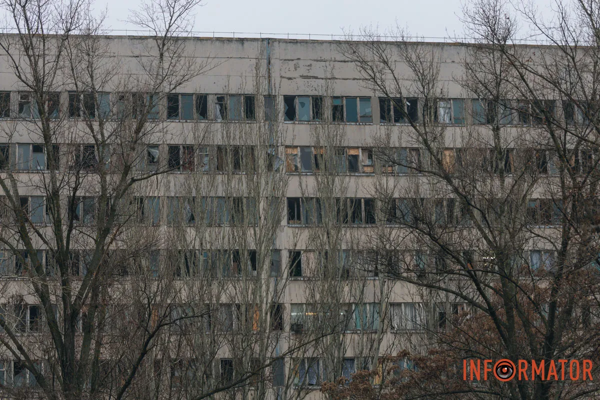 Всюди вибиті шибки: як Дніпро оговтується після ранкового «прильоту» балістики 24