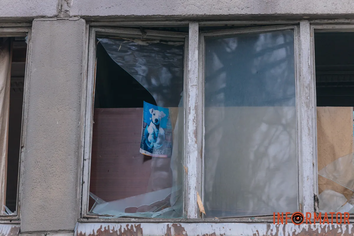Всюди вибиті шибки: як Дніпро оговтується після ранкового «прильоту» балістики 22