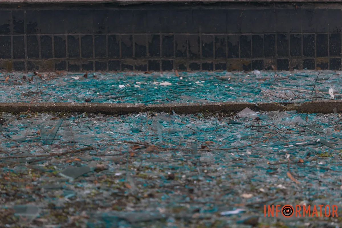 Всюди вибиті шибки: як Дніпро оговтується після ранкового «прильоту» балістики 19