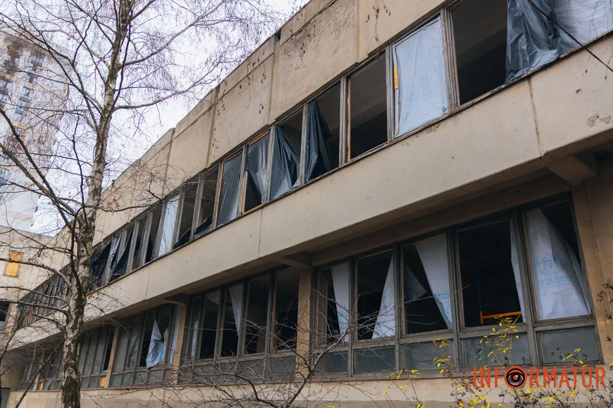 Всюди вибиті шибки: як Дніпро оговтується після ранкового «прильоту» балістики 4