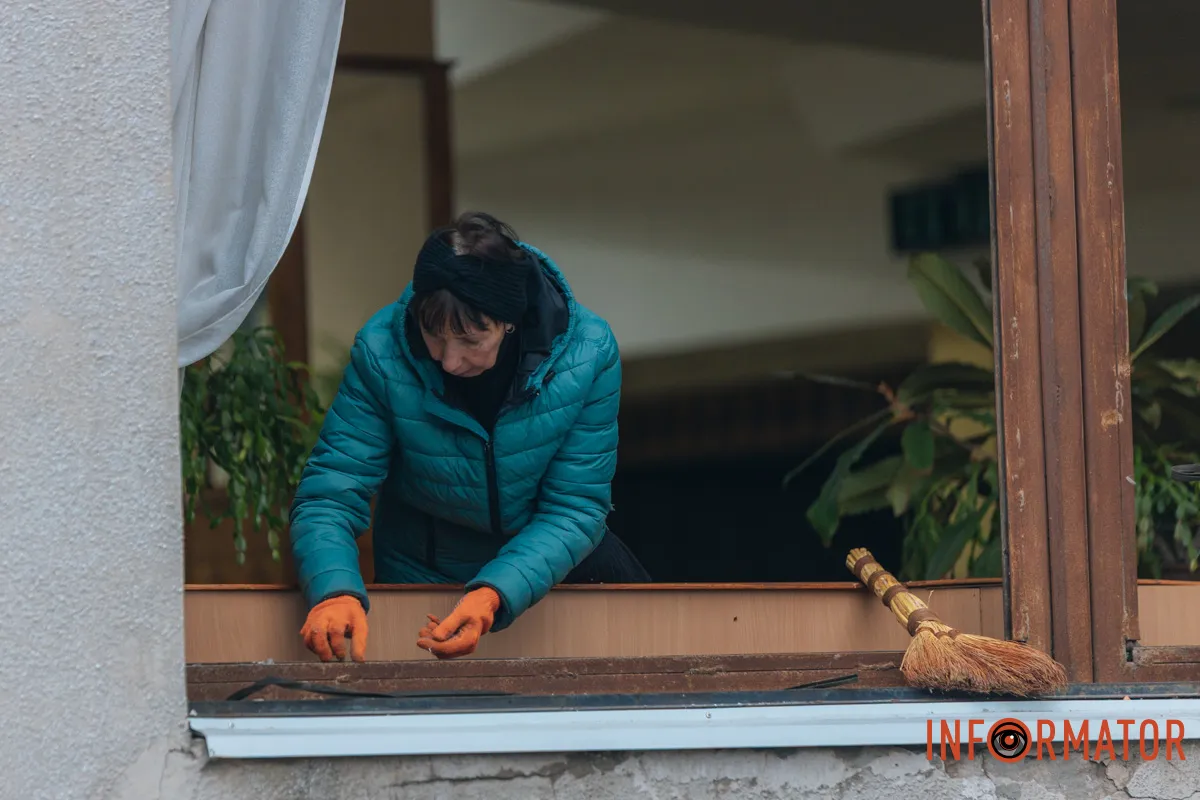 Всюди вибиті шибки: як Дніпро оговтується після ранкового «прильоту» балістики 3