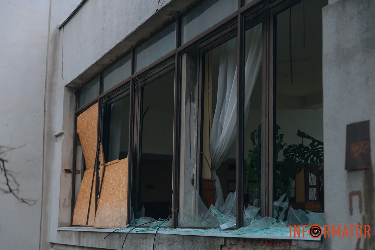 Всюди вибиті шибки: як Дніпро оговтується після ранкового «прильоту» балістики 8