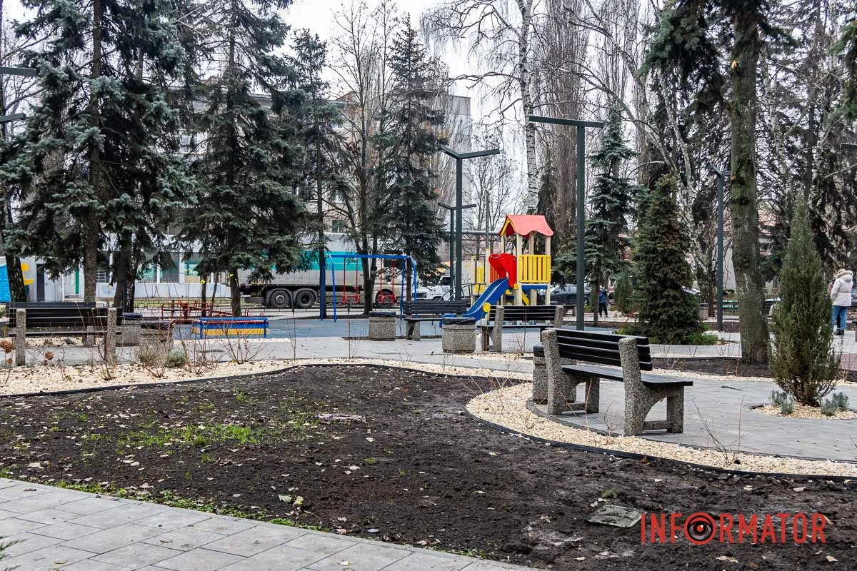 Мільйон на полив під час війни: у Дніпрі на проспекті Хмельницького облаштували сквер 6