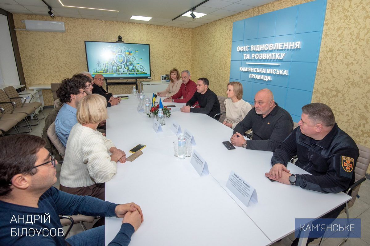 Кам’янське отримало від міста-побратима Вупперталя пожежний автомобіль 7