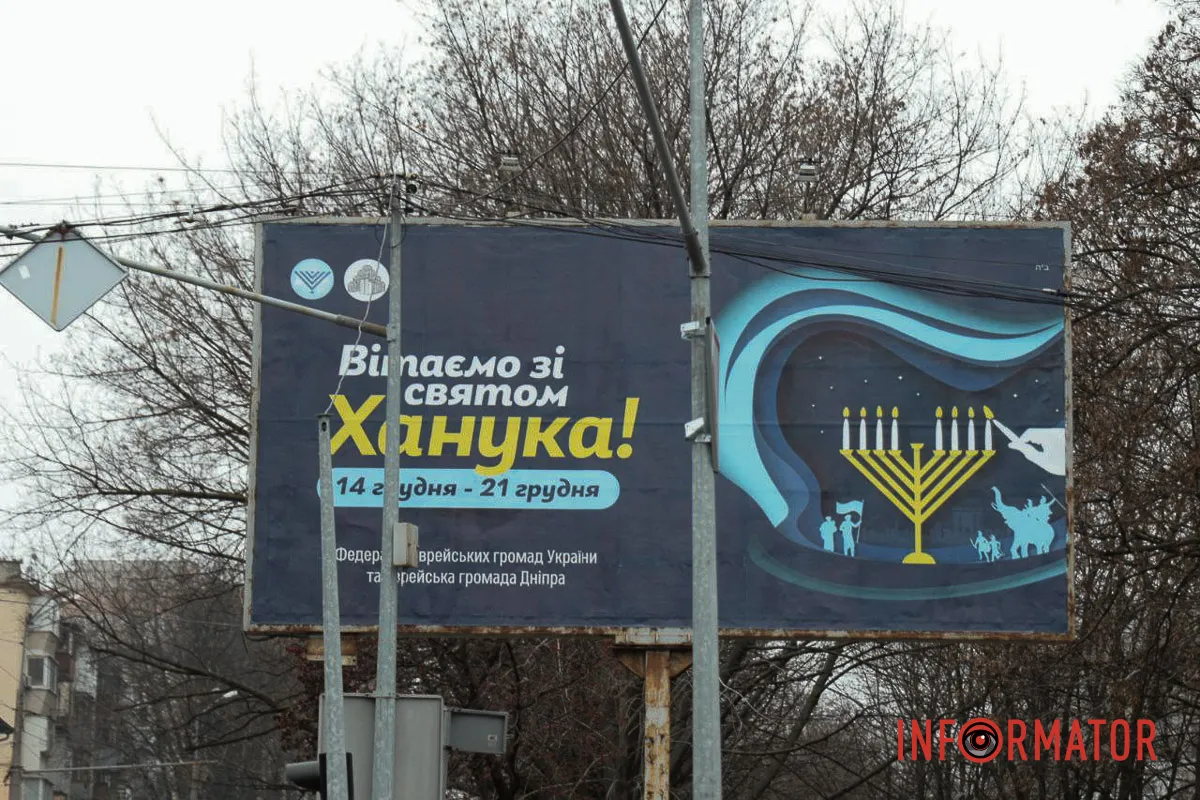 І на перехресті автівки зіткнулись У Дніпрі на проспекті Поля зіткнулись Mercedes та Audi: рух ускладнено 7