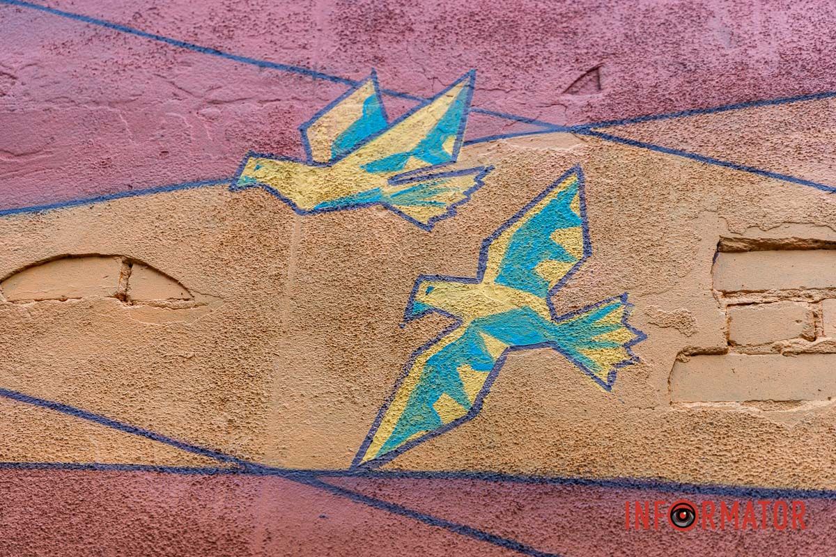 В Днепре на Павла Скоропадского появился мурал с Башнями 8