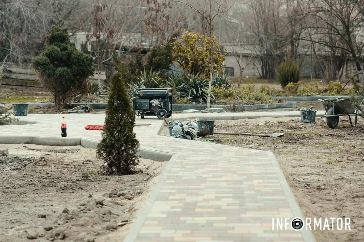 Згідно з інформацією пресслужби Дніпровської міської ради, роботи виконані на 80 %. У Дніпрі на Янтарній створюють нову зону відпочинку: як вона виглядає 4