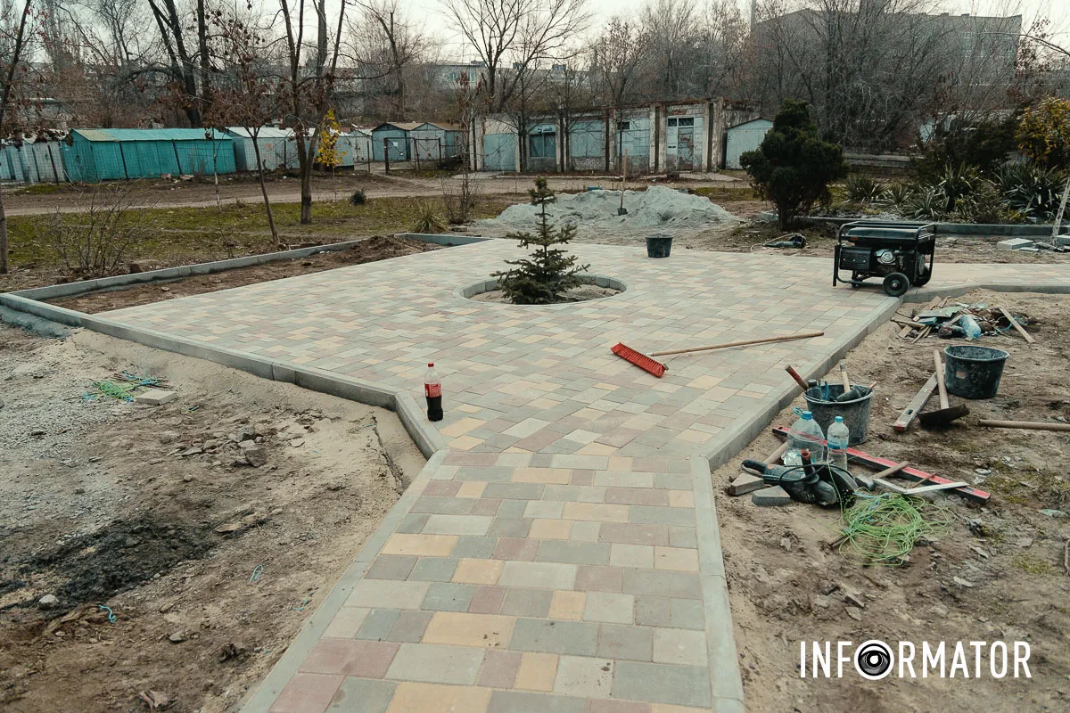До благоустрою долучилися й мешканці мікрорайону У Дніпрі на Янтарній створюють нову зону відпочинку: як вона виглядає 6