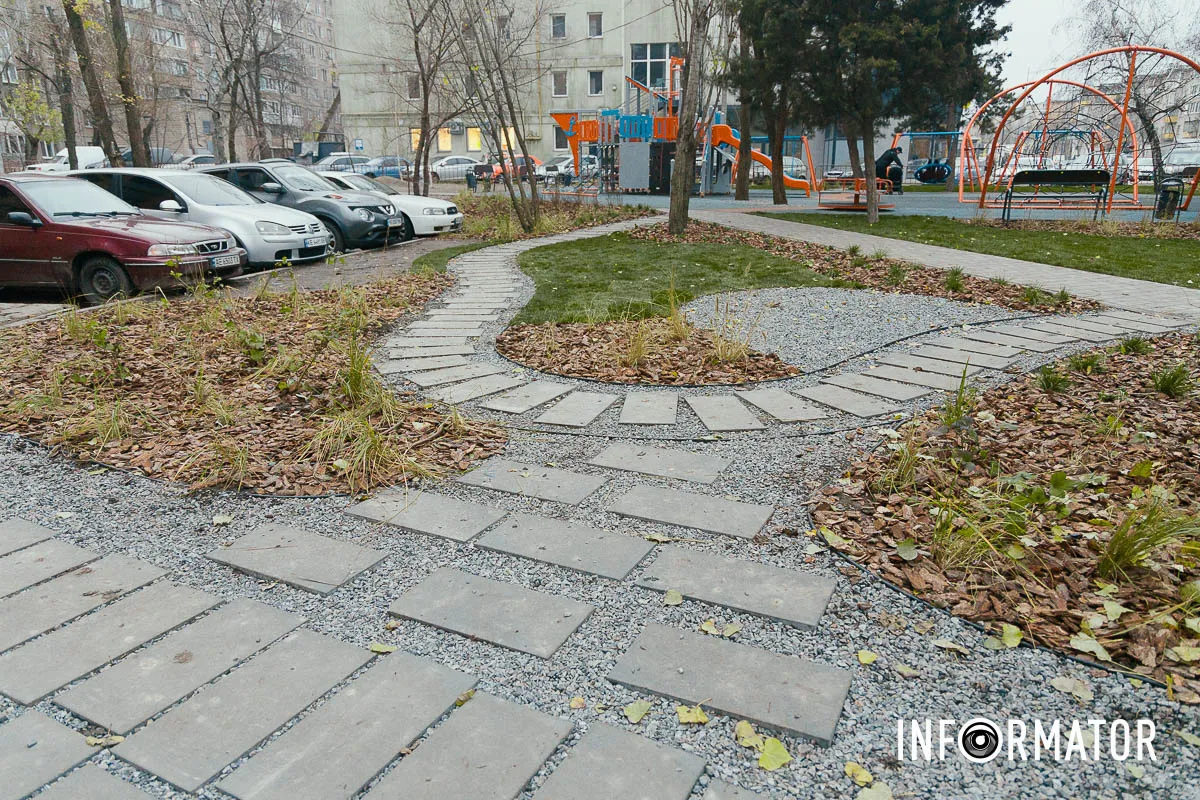У Дніпрі замість пустиря з’явилася нова зелена зона відпочинку: що там зробили 12