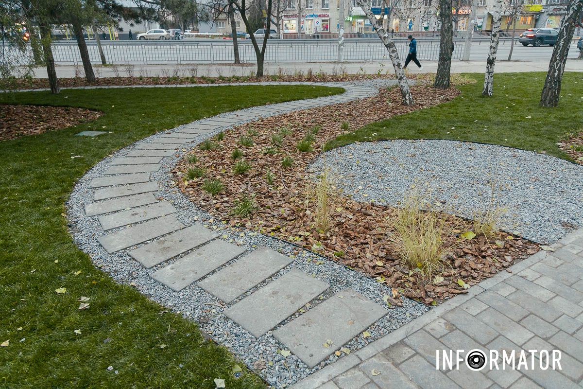 У Дніпрі замість пустиря з’явилася нова зелена зона відпочинку: що там зробили 3