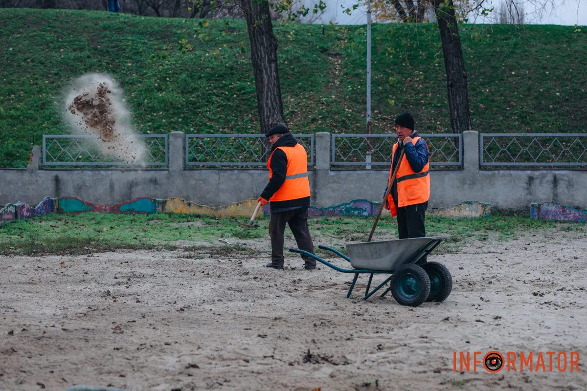 Комунальники вже прибрали саму ракету Парк 2