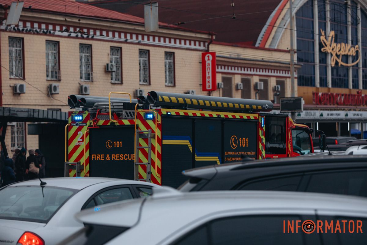 Працюють рятувальники Парк 9