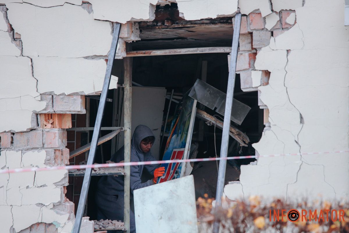 В стіні – дірка Парк 12