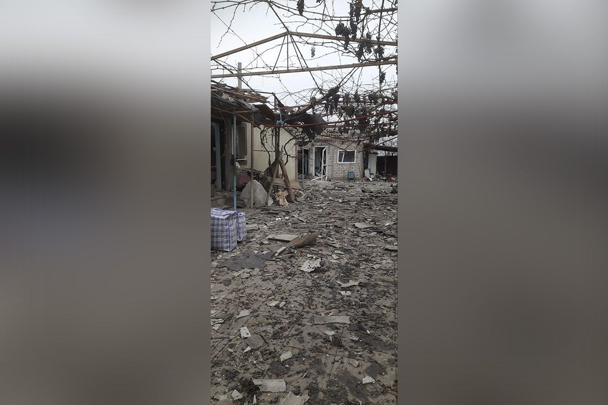 Зруйнований двір Зруйнований двір