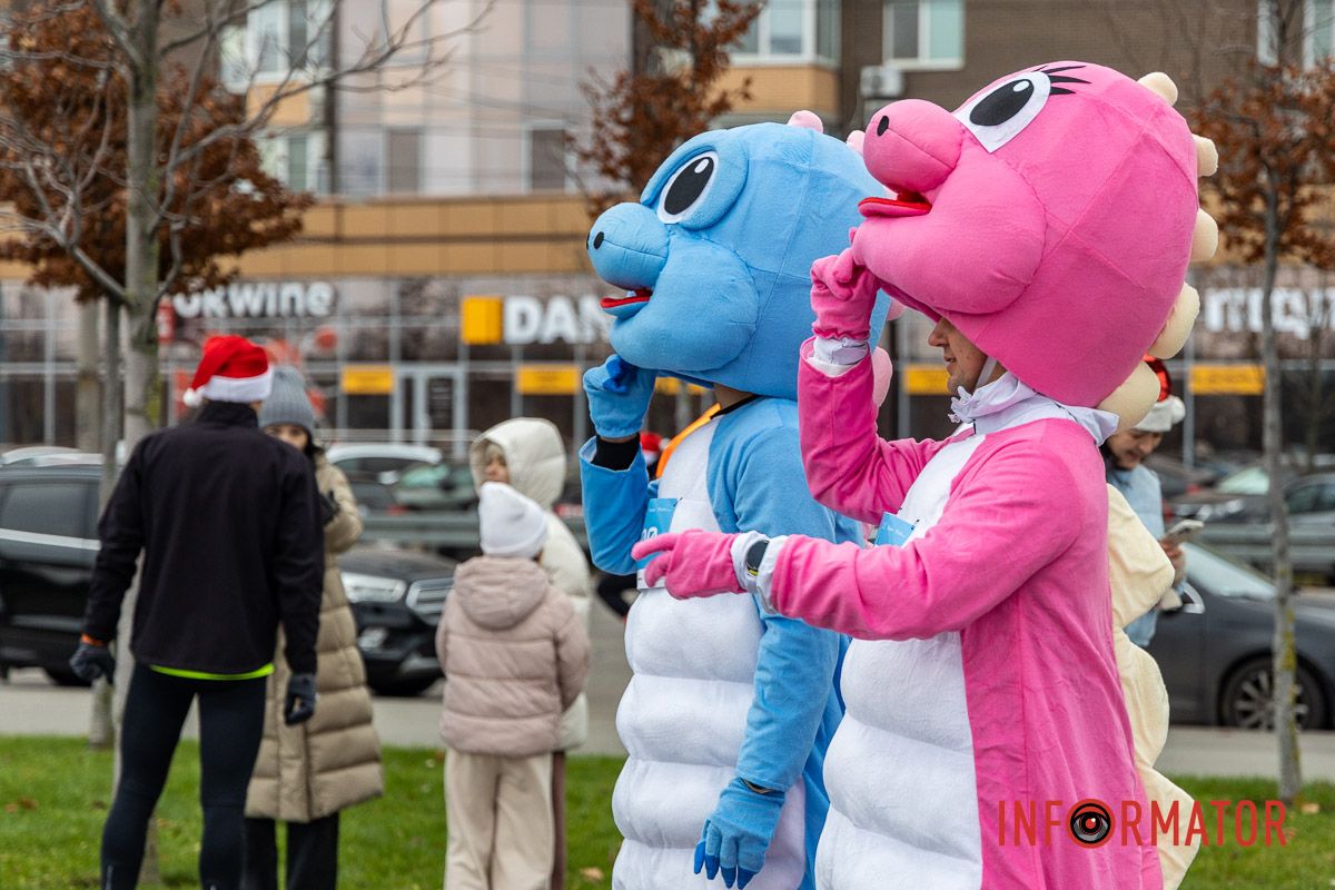 Шукай себе на фото: у Дніпрі у сквері Прибережний проходив благодійний “Забіг Миколайчиків” 1
