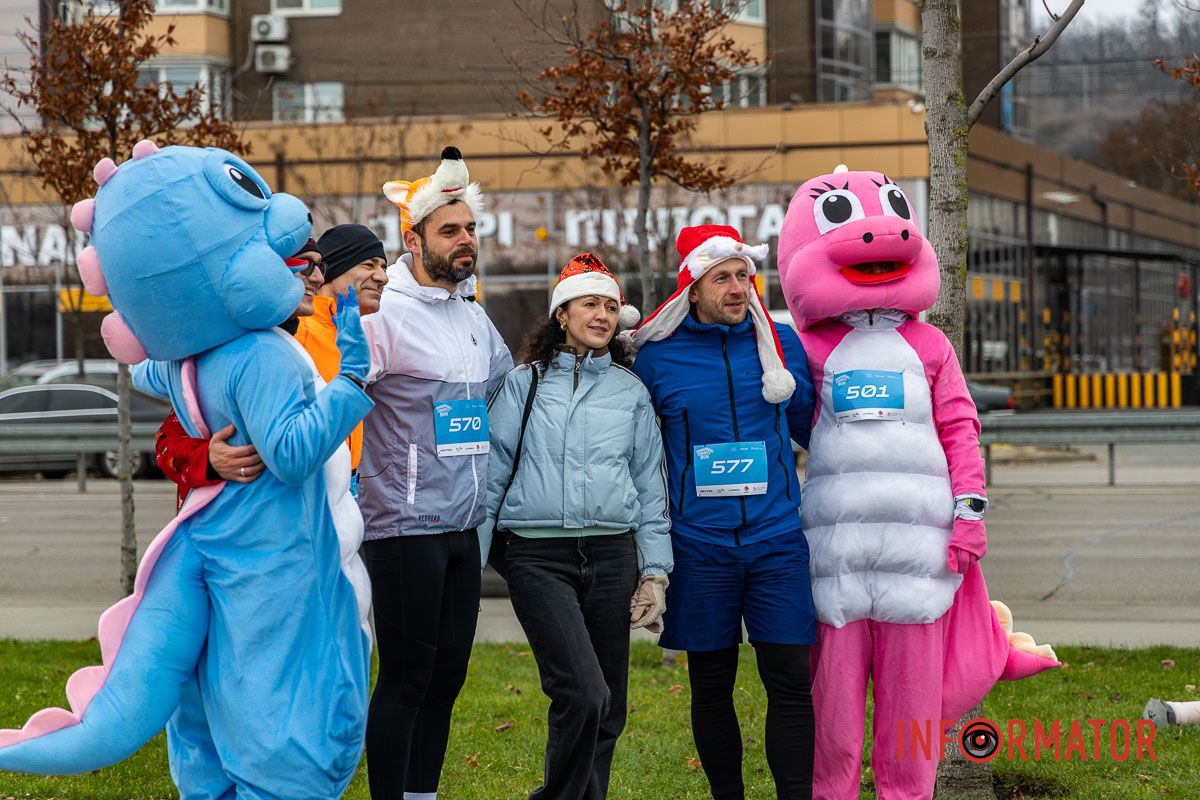 Шукай себе на фото: у Дніпрі у сквері Прибережний проходив благодійний “Забіг Миколайчиків” 5