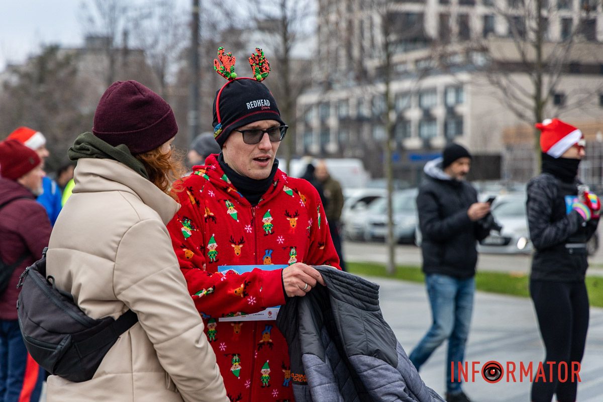 Шукай себе на фото: у Дніпрі у сквері Прибережний проходив благодійний “Забіг Миколайчиків” 3