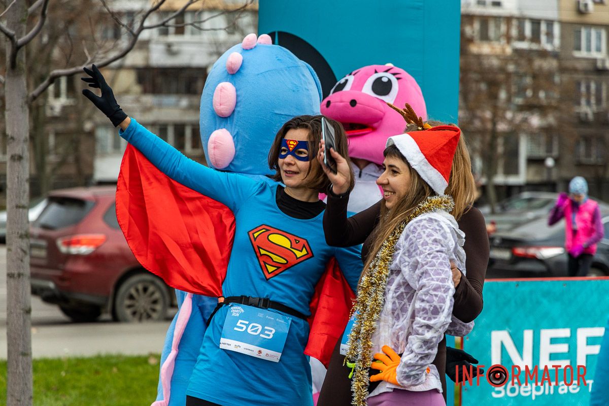 Шукай себе на фото: у Дніпрі у сквері Прибережний проходив благодійний “Забіг Миколайчиків” 7