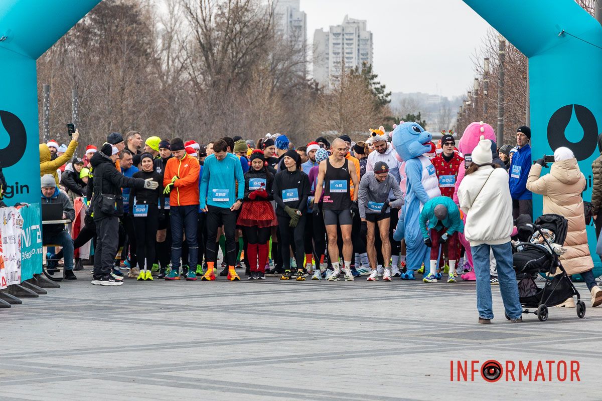 Шукай себе на фото: у Дніпрі у сквері Прибережний проходив благодійний “Забіг Миколайчиків” 4