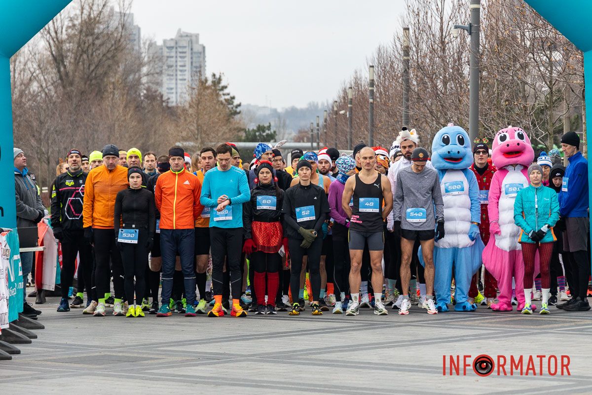 Шукай себе на фото: у Дніпрі у сквері Прибережний проходив благодійний “Забіг Миколайчиків” 10