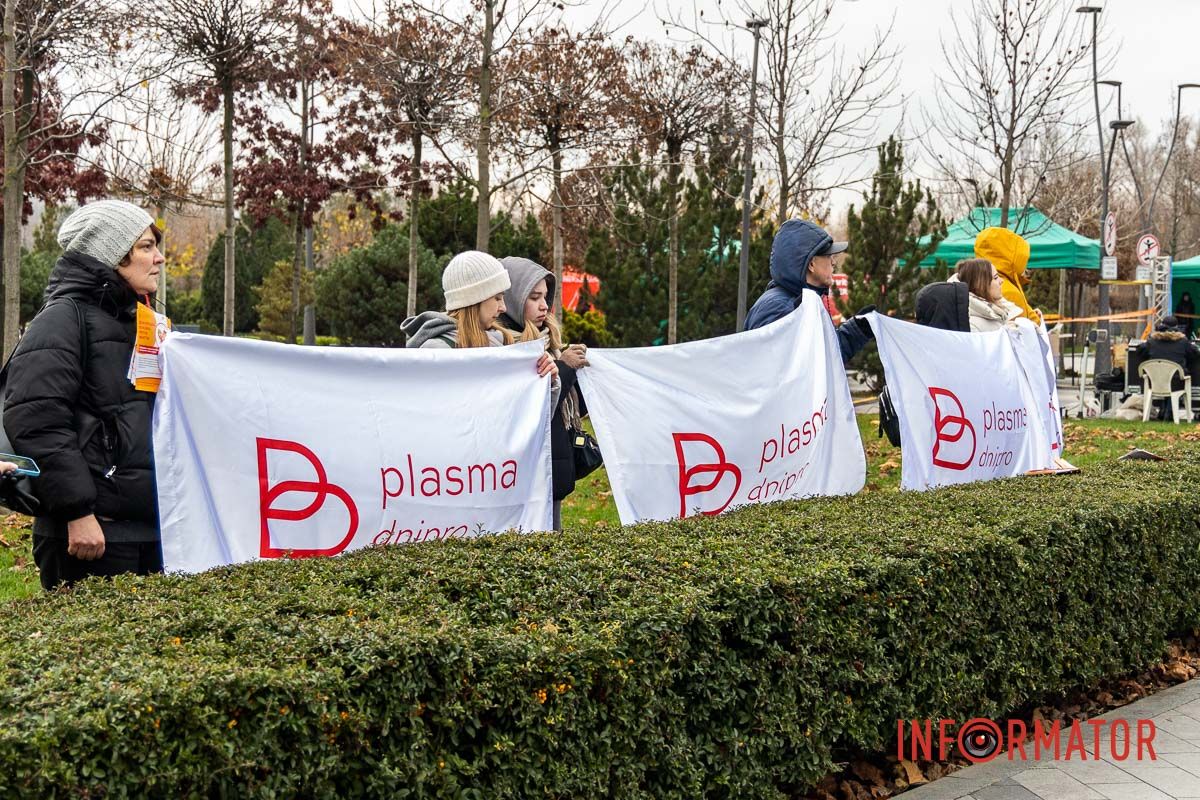 Шукай себе на фото: у Дніпрі у сквері Прибережний проходив благодійний “Забіг Миколайчиків” 11