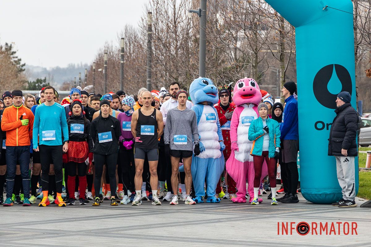 Шукай себе на фото: у Дніпрі у сквері Прибережний проходив благодійний “Забіг Миколайчиків” 12