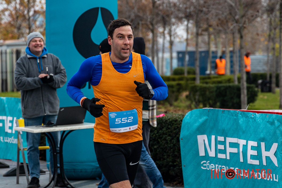 Шукай себе на фото: у Дніпрі у сквері Прибережний проходив благодійний “Забіг Миколайчиків” 22