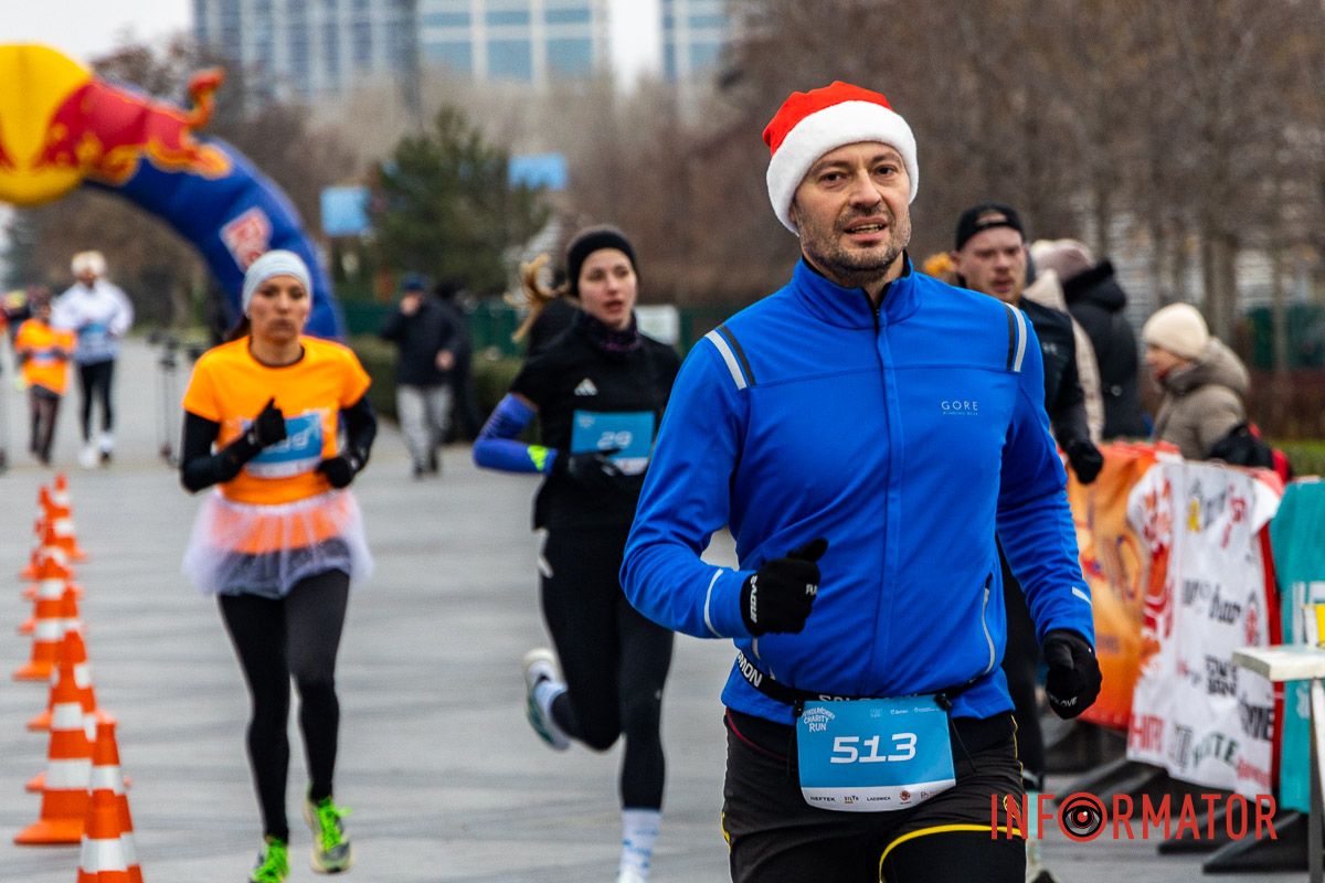 Шукай себе на фото: у Дніпрі у сквері Прибережний проходив благодійний “Забіг Миколайчиків” 25