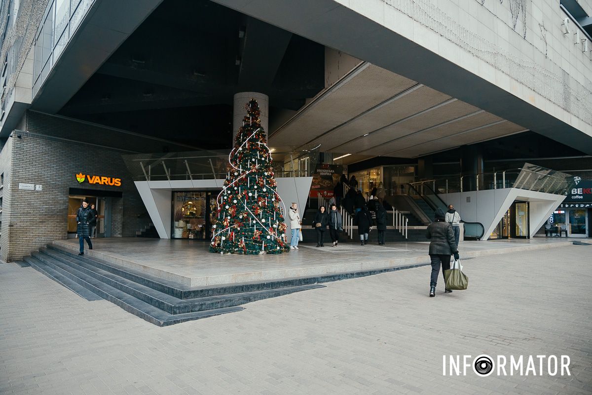 Свято наближається: як виглядають у різдвяні локації біля «МОСТ-Сіті» та «Вавілону» у Дніпрі 2