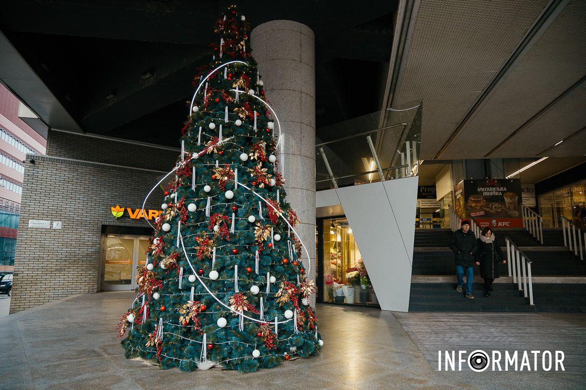 Свято наближається: як виглядають у різдвяні локації біля «МОСТ-Сіті» та «Вавілону» у Дніпрі 4