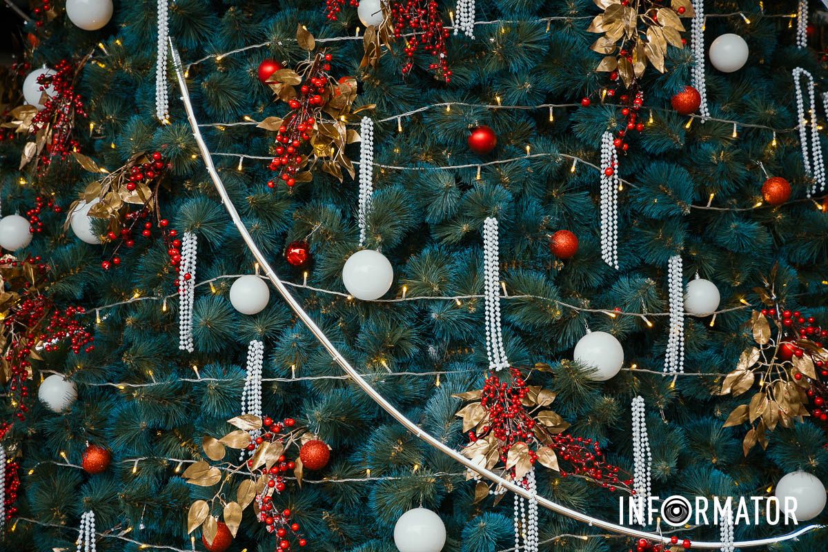 Свято наближається: як виглядають у різдвяні локації біля «МОСТ-Сіті» та «Вавілону» у Дніпрі 5