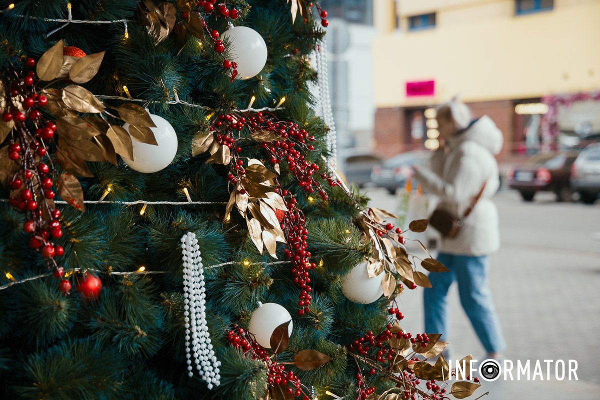 Свято наближається: як виглядають у різдвяні локації біля «МОСТ-Сіті» та «Вавілону» у Дніпрі 8