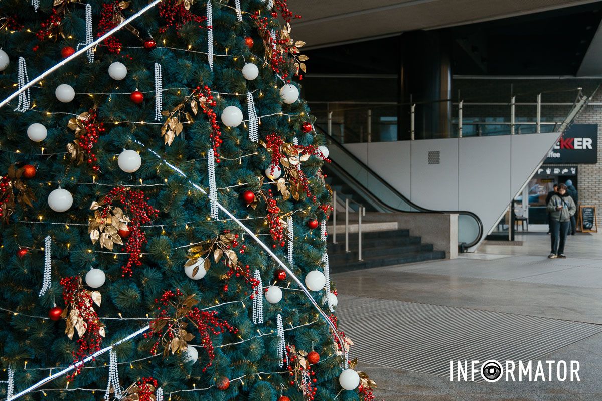 Свято наближається: як виглядають у різдвяні локації біля «МОСТ-Сіті» та «Вавілону» у Дніпрі 9