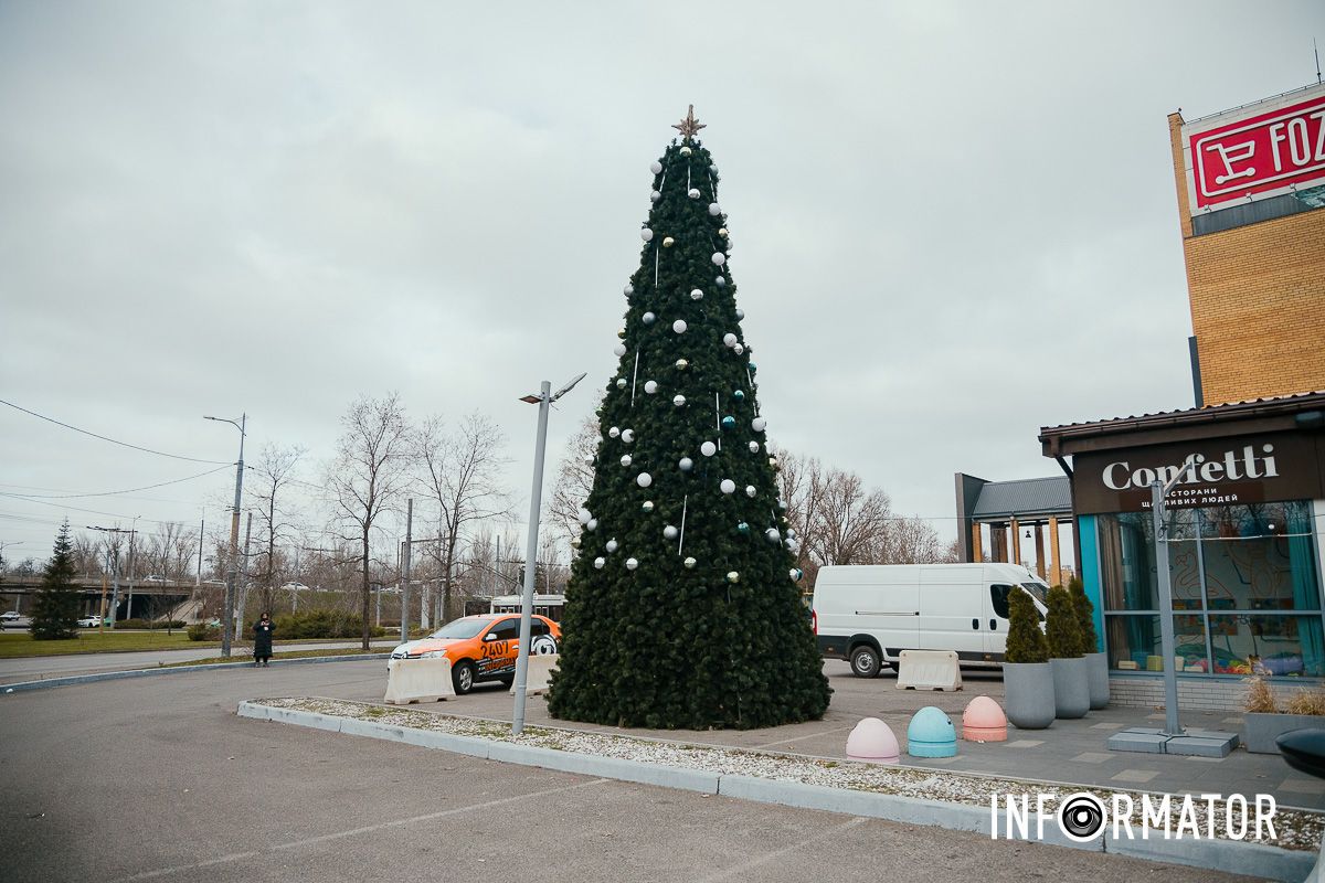 Свято наближається: як виглядають у різдвяні локації біля «МОСТ-Сіті» та «Вавілону» у Дніпрі 12