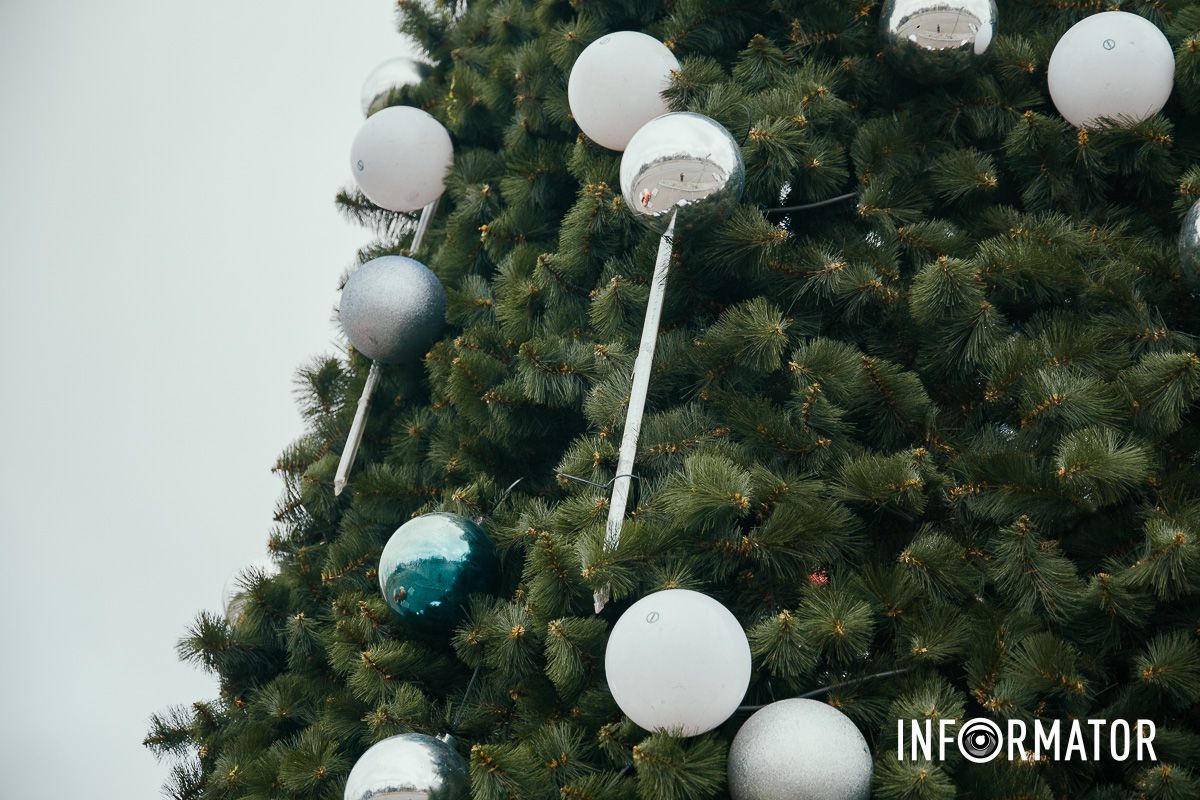 Свято наближається: як виглядають у різдвяні локації біля «МОСТ-Сіті» та «Вавілону» у Дніпрі 13