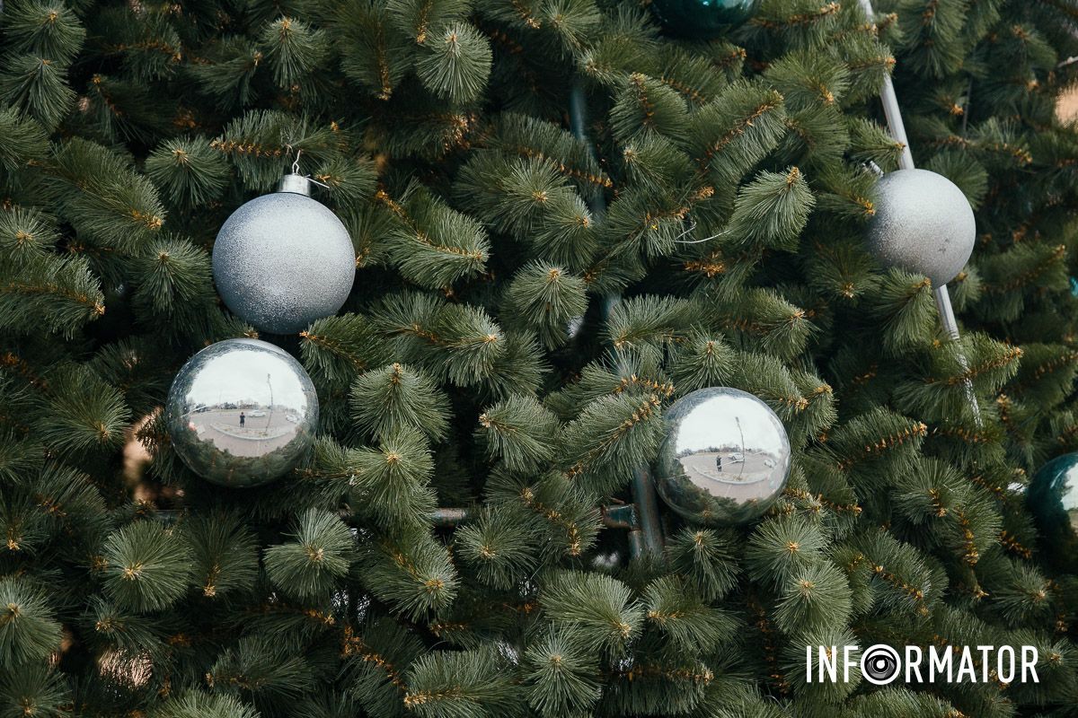 Свято наближається: як виглядають у різдвяні локації біля «МОСТ-Сіті» та «Вавілону» у Дніпрі 14