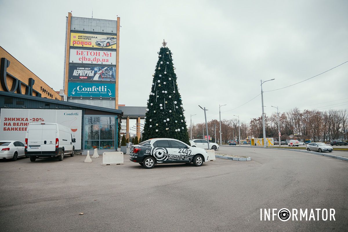 Свято наближається: як виглядають у різдвяні локації біля «МОСТ-Сіті» та «Вавілону» у Дніпрі 15